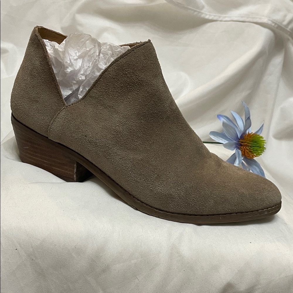 Lucky Brand 🍀 Suede Leather Tan Brown Ankle Booties, Wooden Heels, So CHIC!